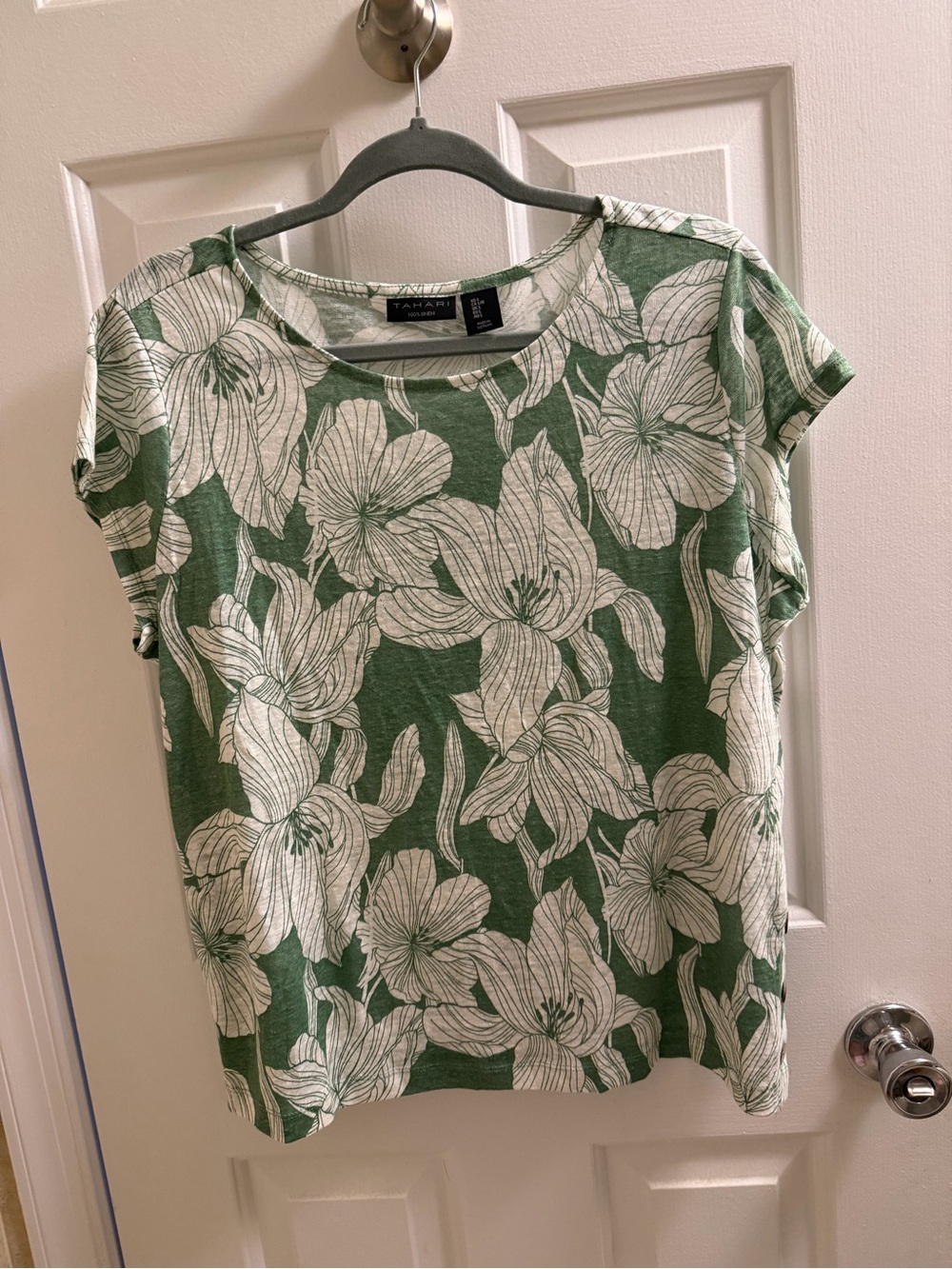 Tahari Green and White Floral Short Sleeve Tee
